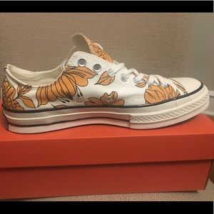 New Converse Sunflower Go Lo-Tops (NIB)